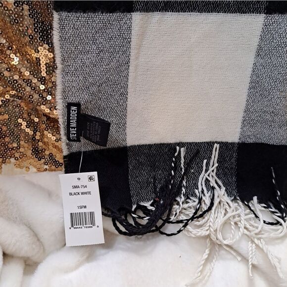 Steve Madden Scarf Buffalo Plaid - Picture 2 of 4